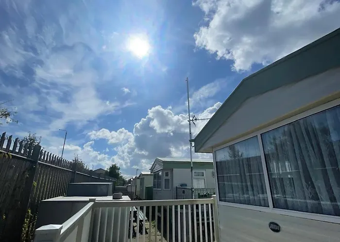 Sealands Park, Sleeps 6, Wifi, Heating, Veranda,Beach Access